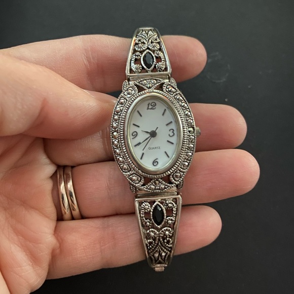 Vintage Jewelry - Vintage Quartz Watch